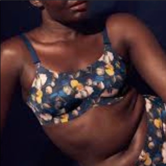 *Winter floral * sold out pattern of Knix Evolution bra. Reversible. Size 8 - Picture 2 of 13